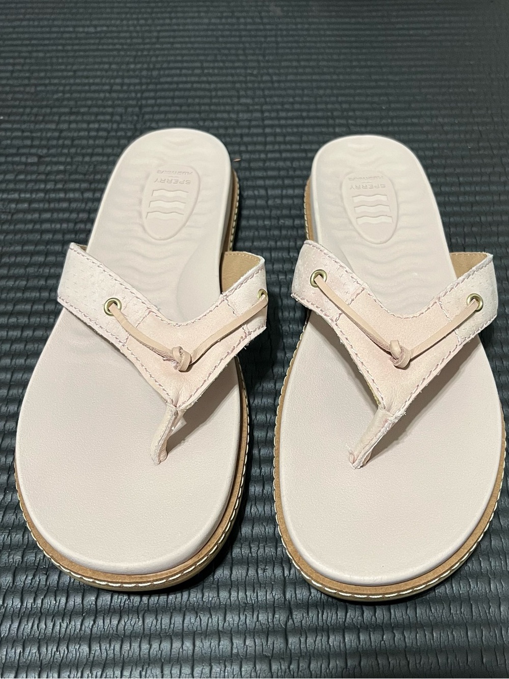 (NWOT) Size 10 Women’s Sperry Waveside Plushwave Top Pale Pink Thong Sandals